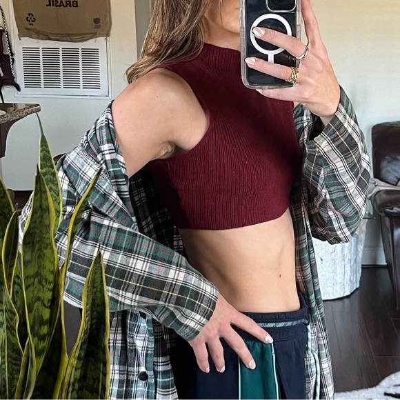 Maroon Ribbed Crop - Picture 3 of 3